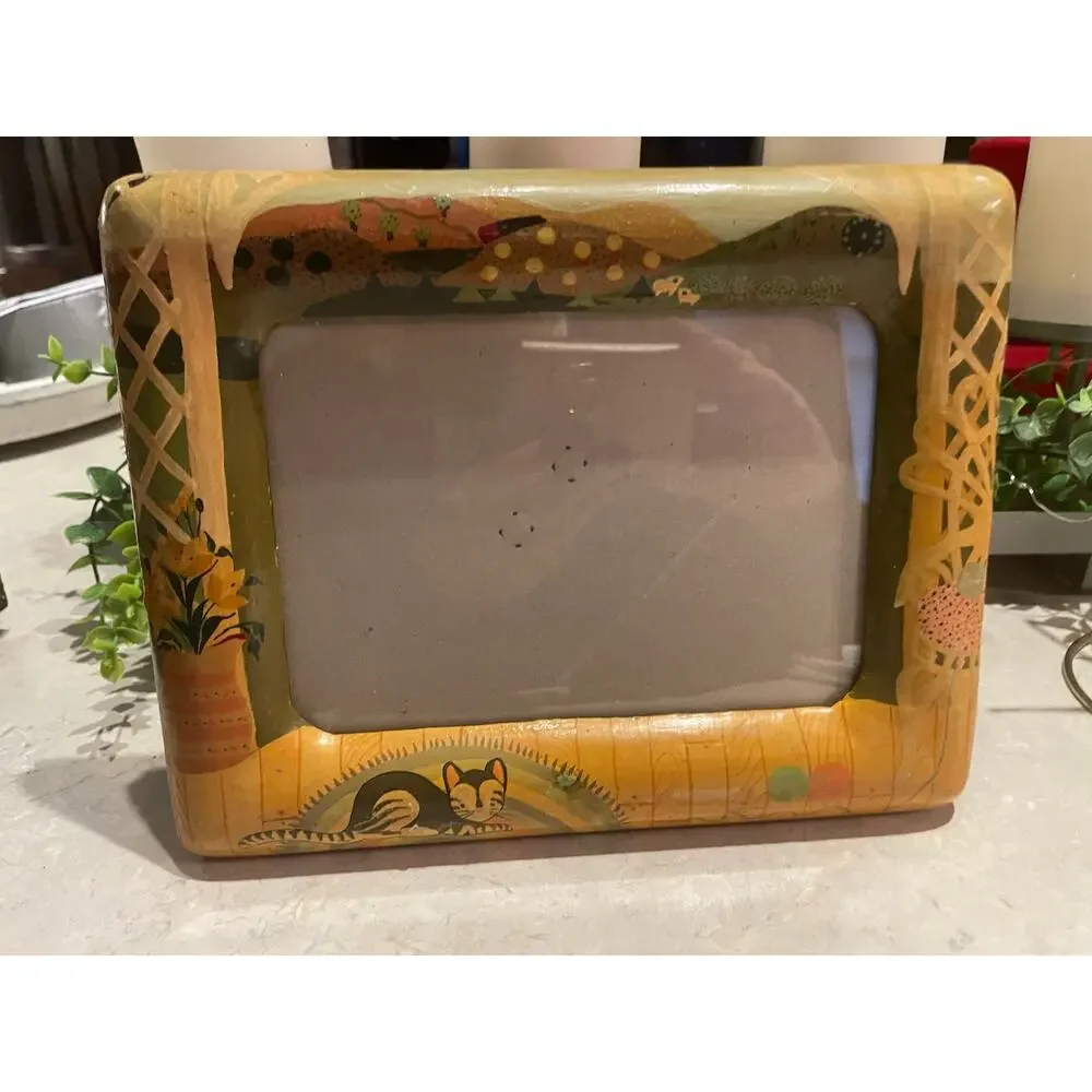 Vintage Hand Painted scenic Frame Cat & Capaz shell orange cat & mice mobile